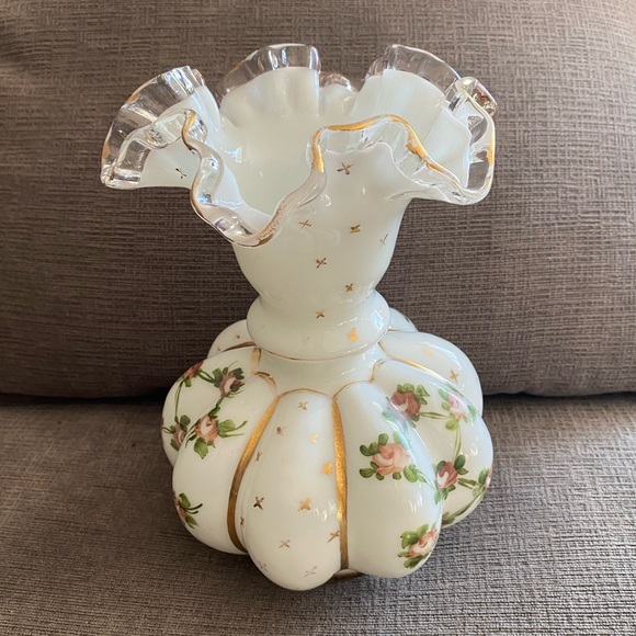 RARE Fenton Silver Crest Hand Painted 1940’s Charleton Roses Bow Tie Melon Vase - Picture 3 of 15